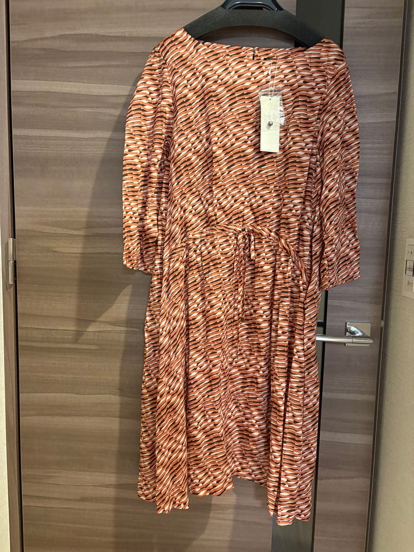 新品未使用 23区 ひざ丈ワンピース 44 大きい おしゃれ 着痩せ 上品