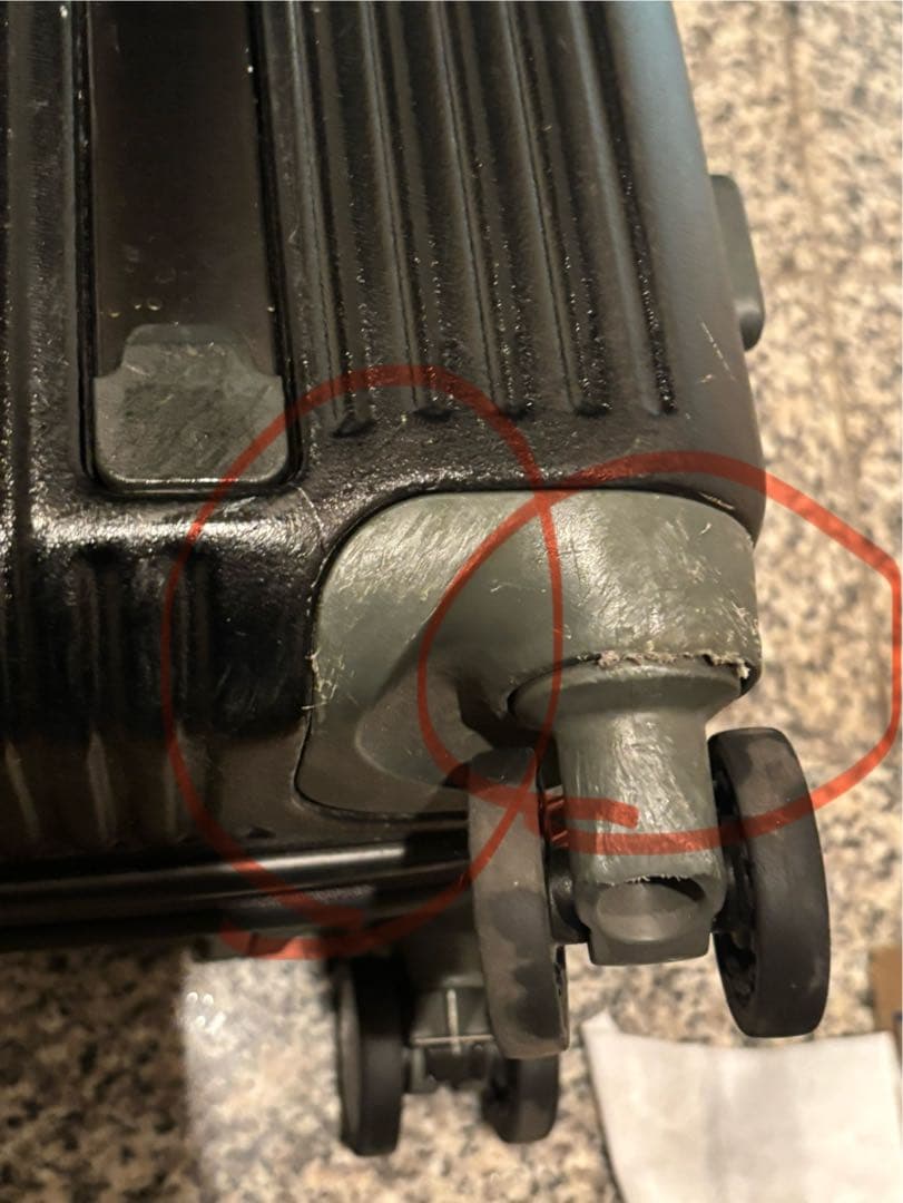 【GW直前SALE】イノベーター機内持込サイズ4輪キャリーケース黒　TSAロック