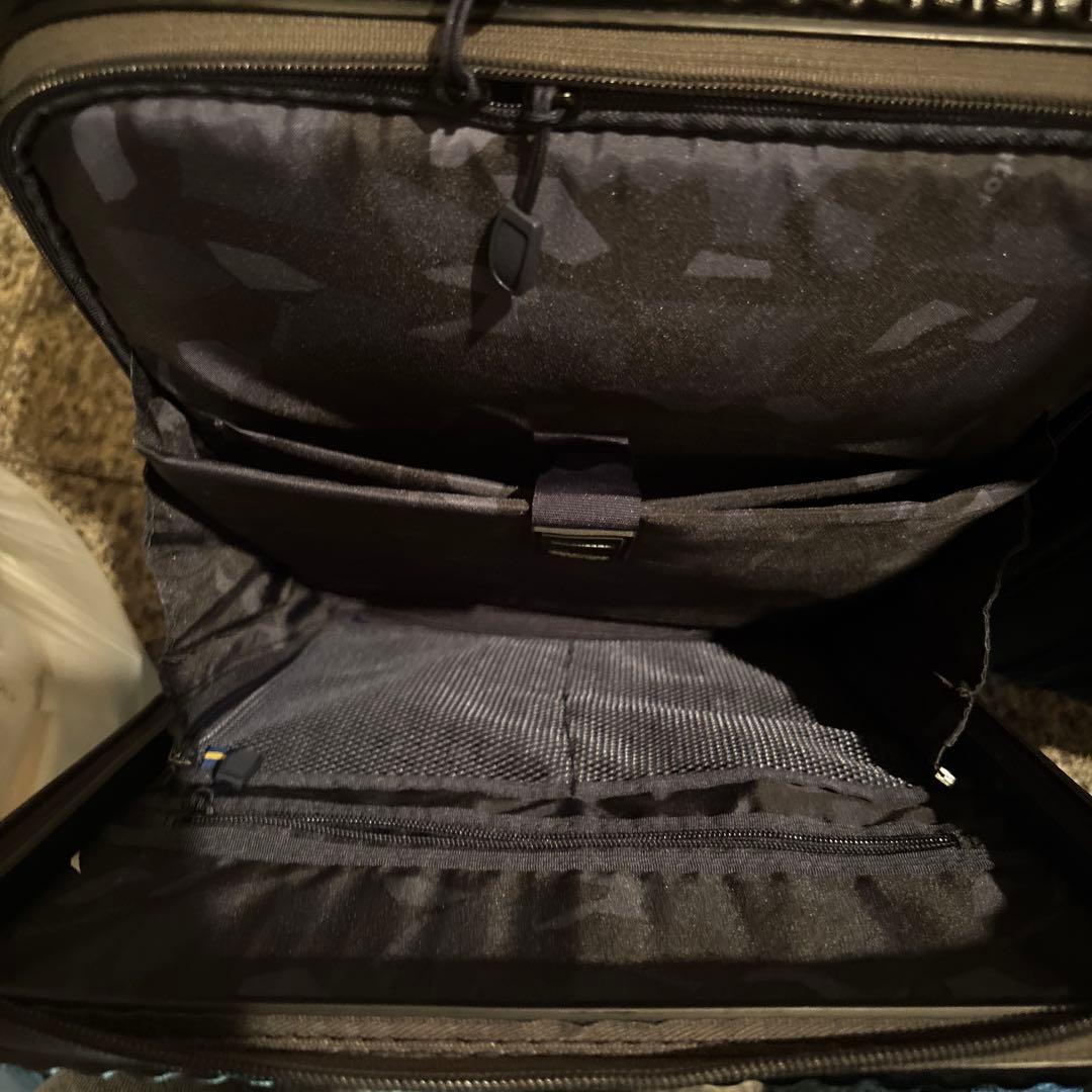 【GW直前SALE】イノベーター機内持込サイズ4輪キャリーケース黒　TSAロック