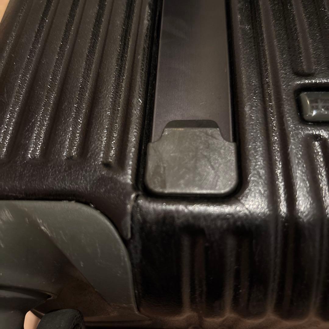 【GW直前SALE】イノベーター機内持込サイズ4輪キャリーケース黒　TSAロック