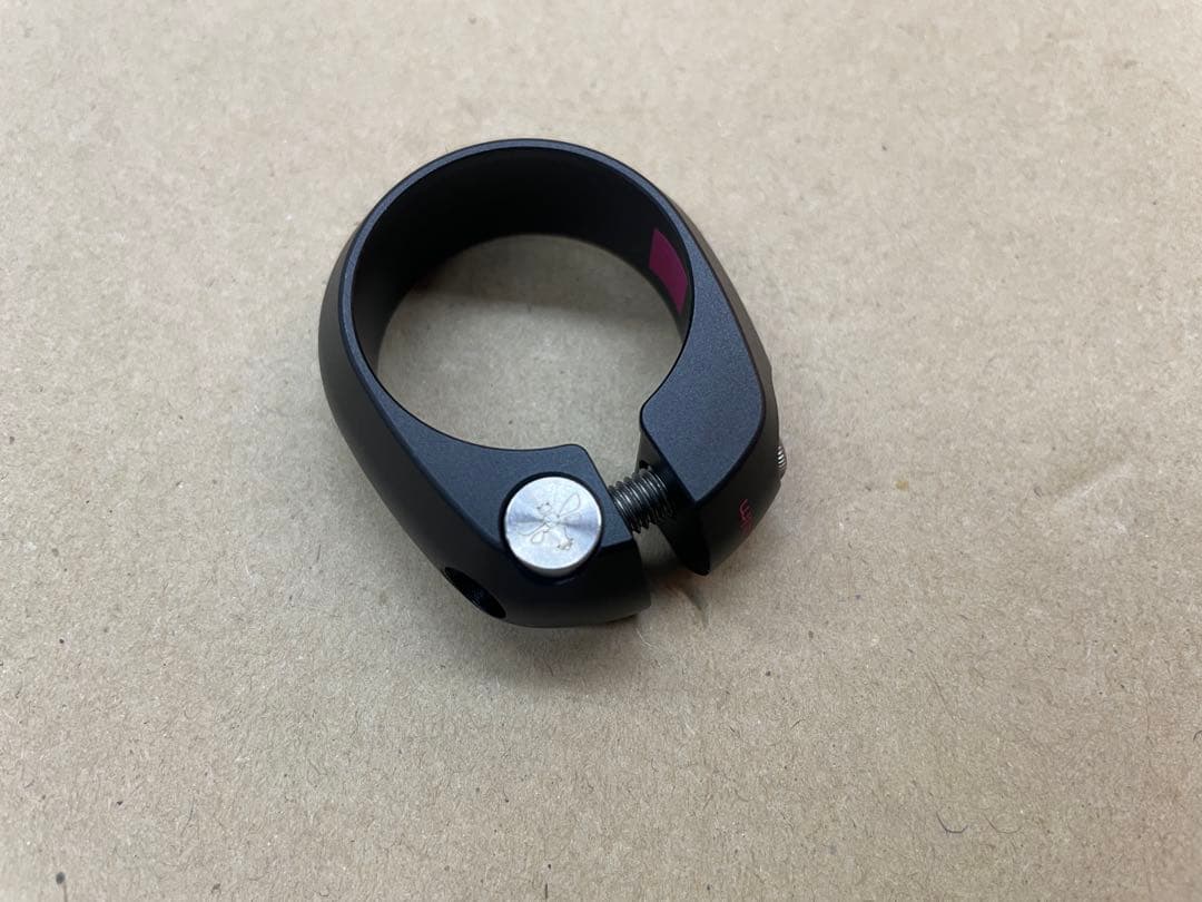 CHRIS KING シートクランプ ブラック/ピンク 30mm Black