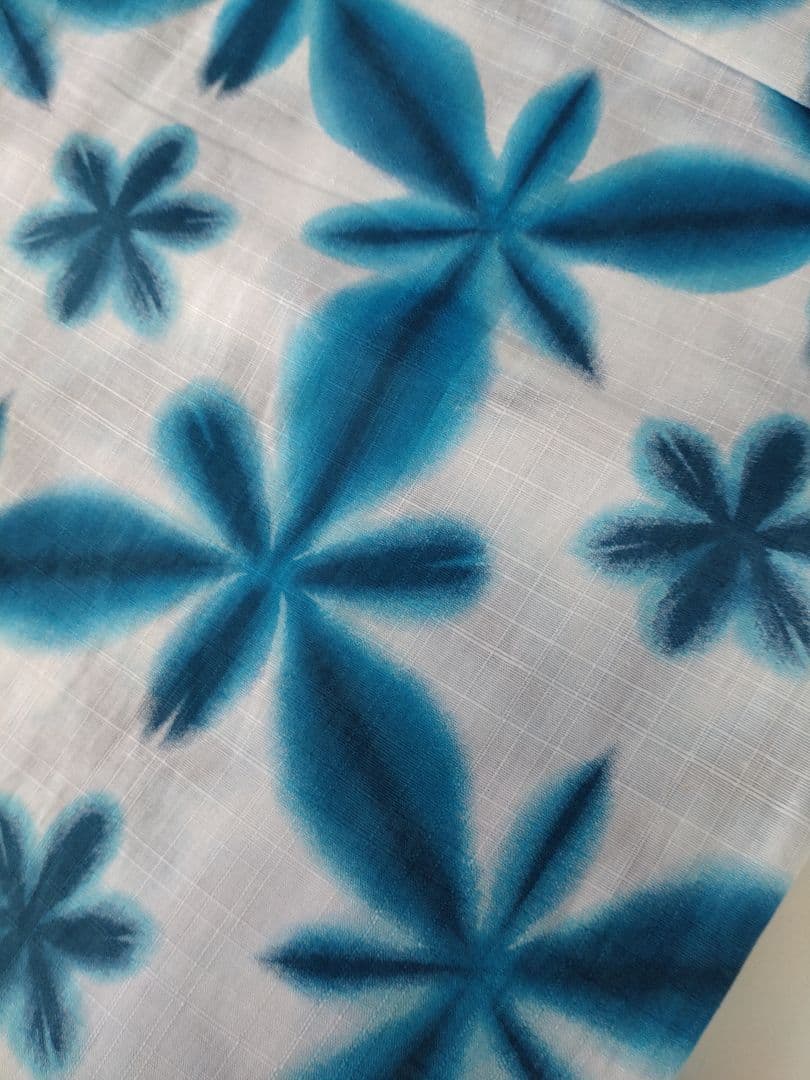 新品未使用　綿麻浴衣　雪花絞り風　白地　青　大人浴衣　夏着物