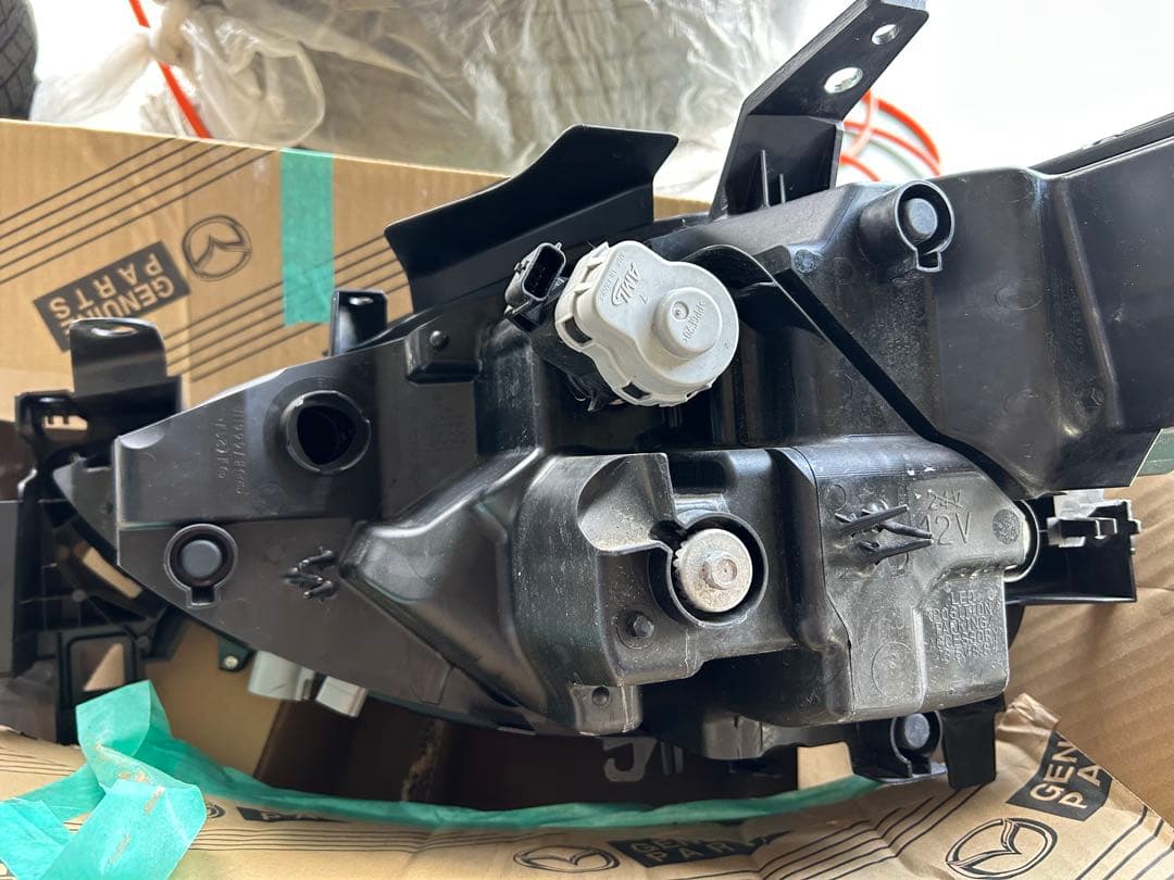 CX-8純正右LEDヘッドライト