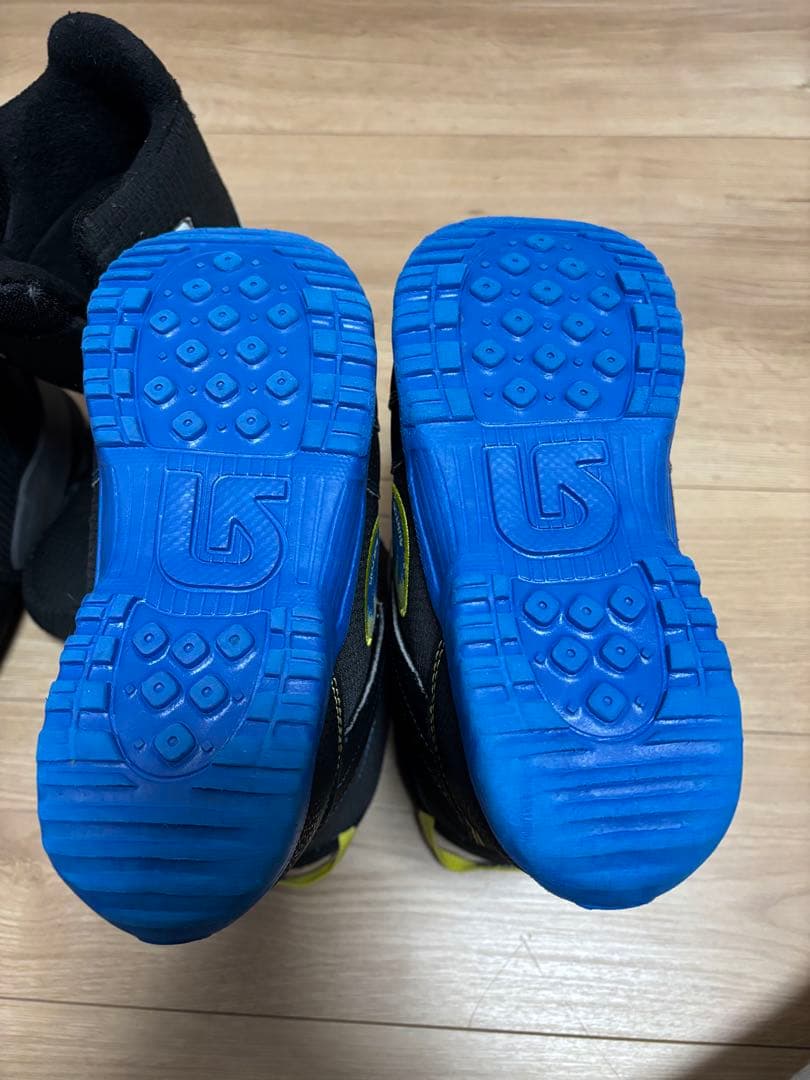 22センチ　Burton スノーボードブーツ 子ども用 黒/青/黄色
