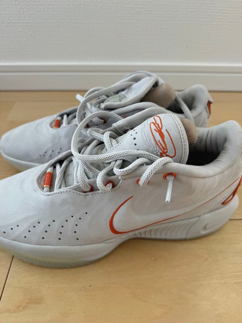 Nike バスケットボールシューズ ホワイト/オレンジ
