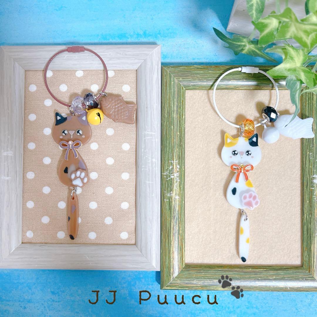 レジン キョロ三毛ちゃんのお花ひらひらワイヤーリングキーホルダー☺︎