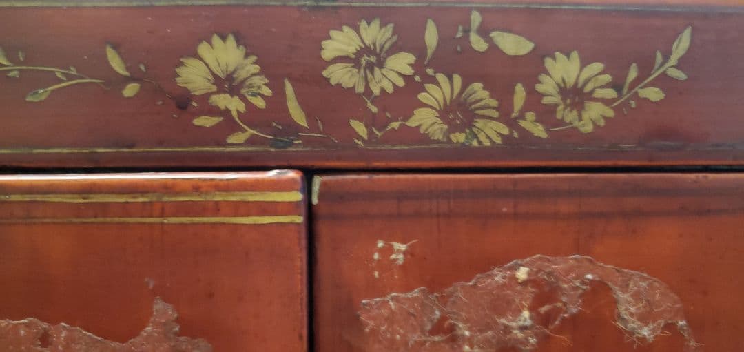 朱塗牡丹鳥文小箪笥