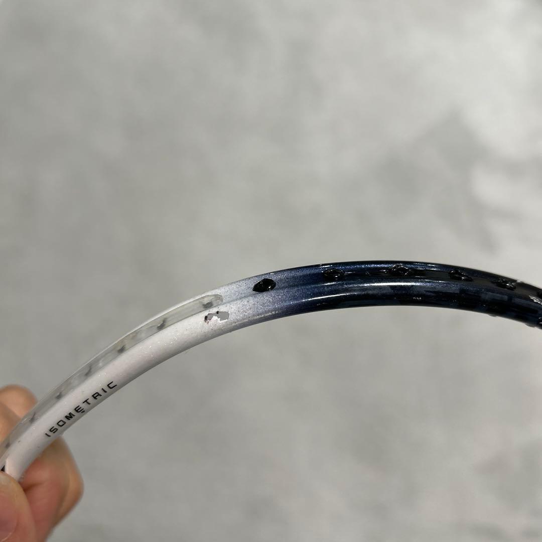 折れてるバドミントンラケット YONEX ASTROX99PRO