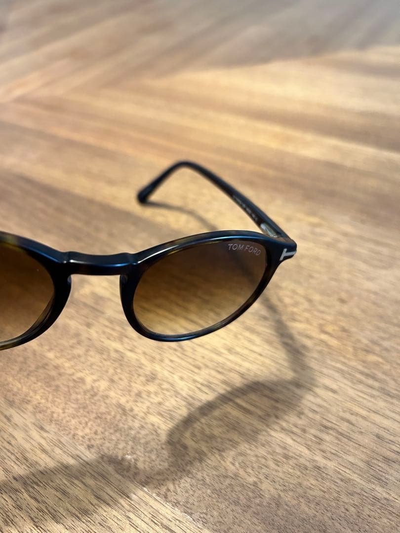 トムフォードサングラス　Andrea-02モデルTF539 カラー52F