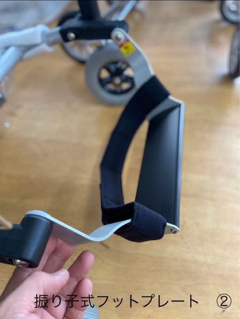 ワンタッチ折りたたみ電動車椅子『ラスレル』　カラー:ブラック