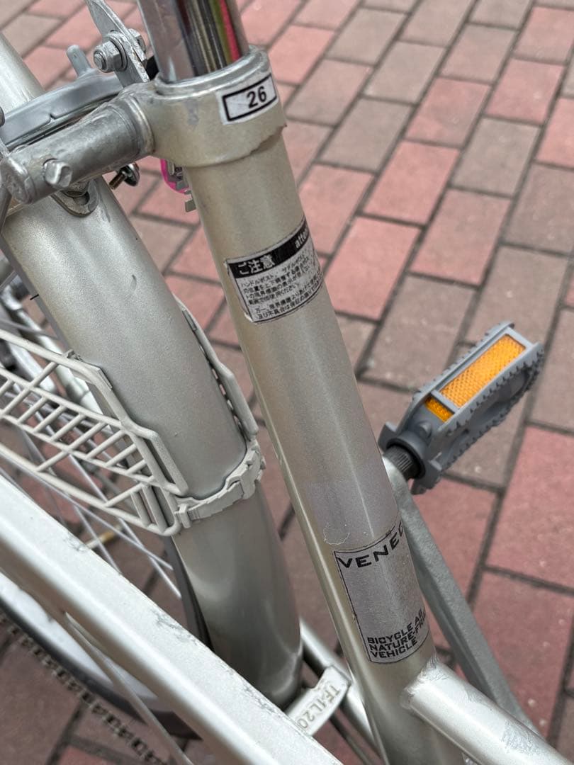 つー(在庫確認、)さん専用 前後籠付きAR変速付きシルバー 軽快車(26