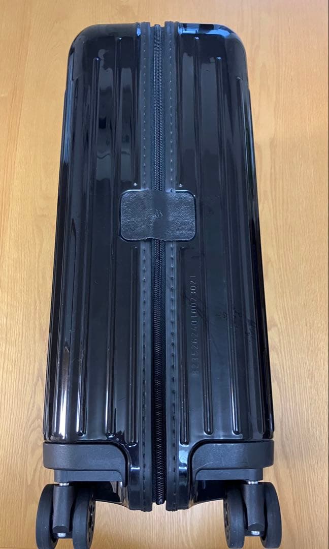 Rimowa リモワ エッセンシャルライト　キャビン