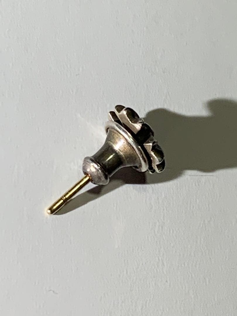 クロムハーツ。シルバー925。ピン箇所14K使用。(片耳用)