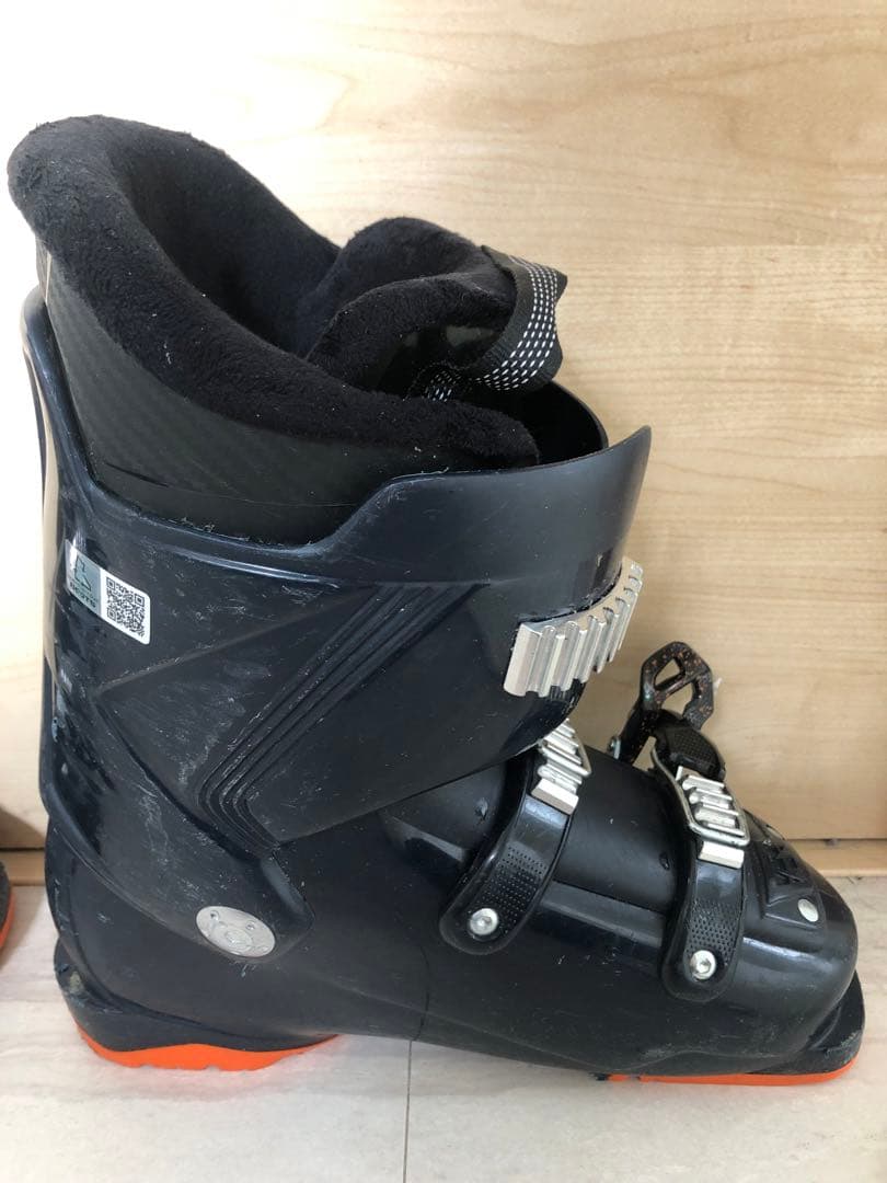 XX スキー板 ホワイト/ブラック バインディング付きそしてブーツのセット