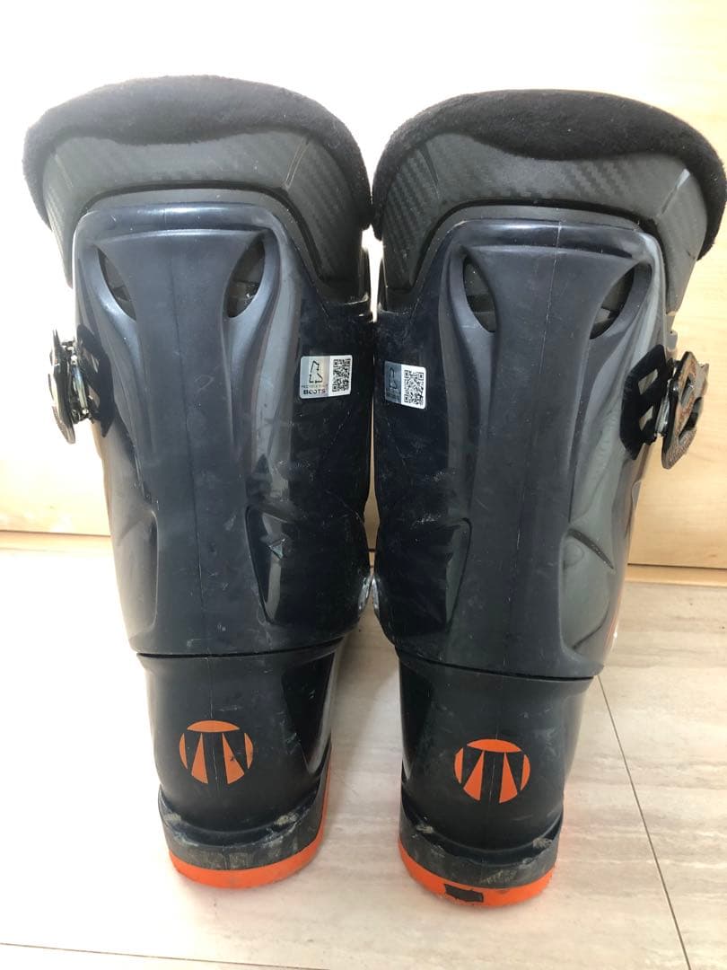 XX スキー板 ホワイト/ブラック バインディング付きそしてブーツのセット