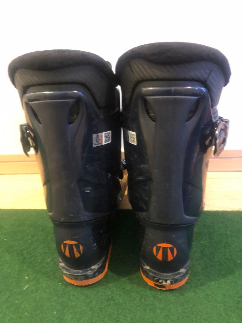 XX スキー板 ホワイト/ブラック バインディング付きそしてブーツのセット