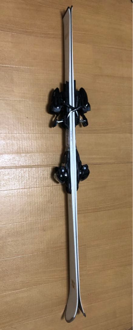 XX スキー板 ホワイト/ブラック バインディング付きそしてブーツのセット