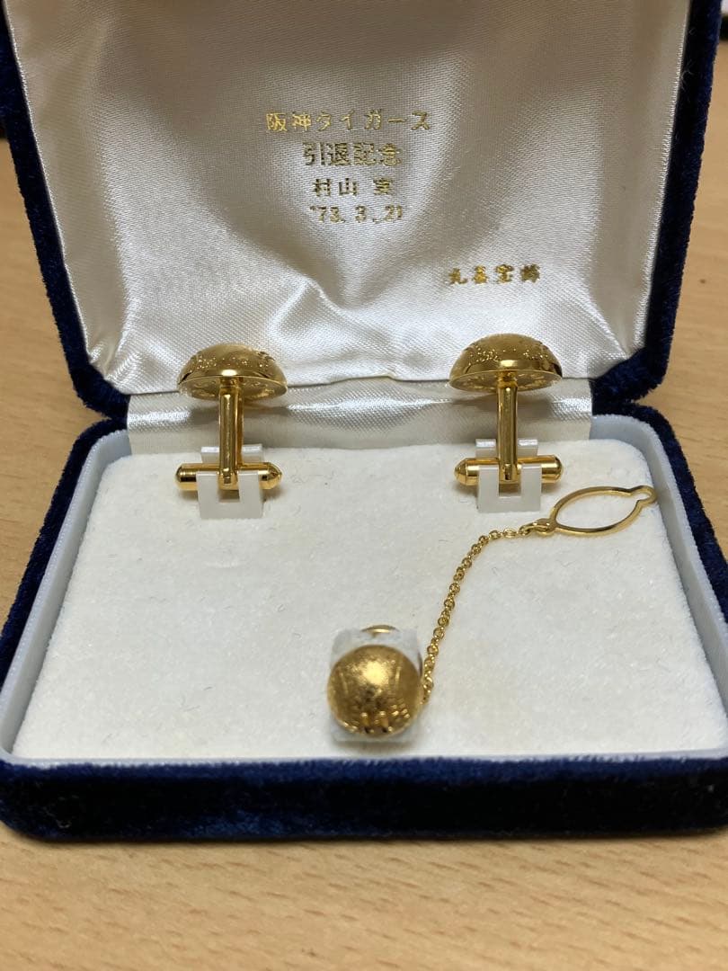 阪神村山実引退記念カフスボタン&ネクタイピン - メルカリ