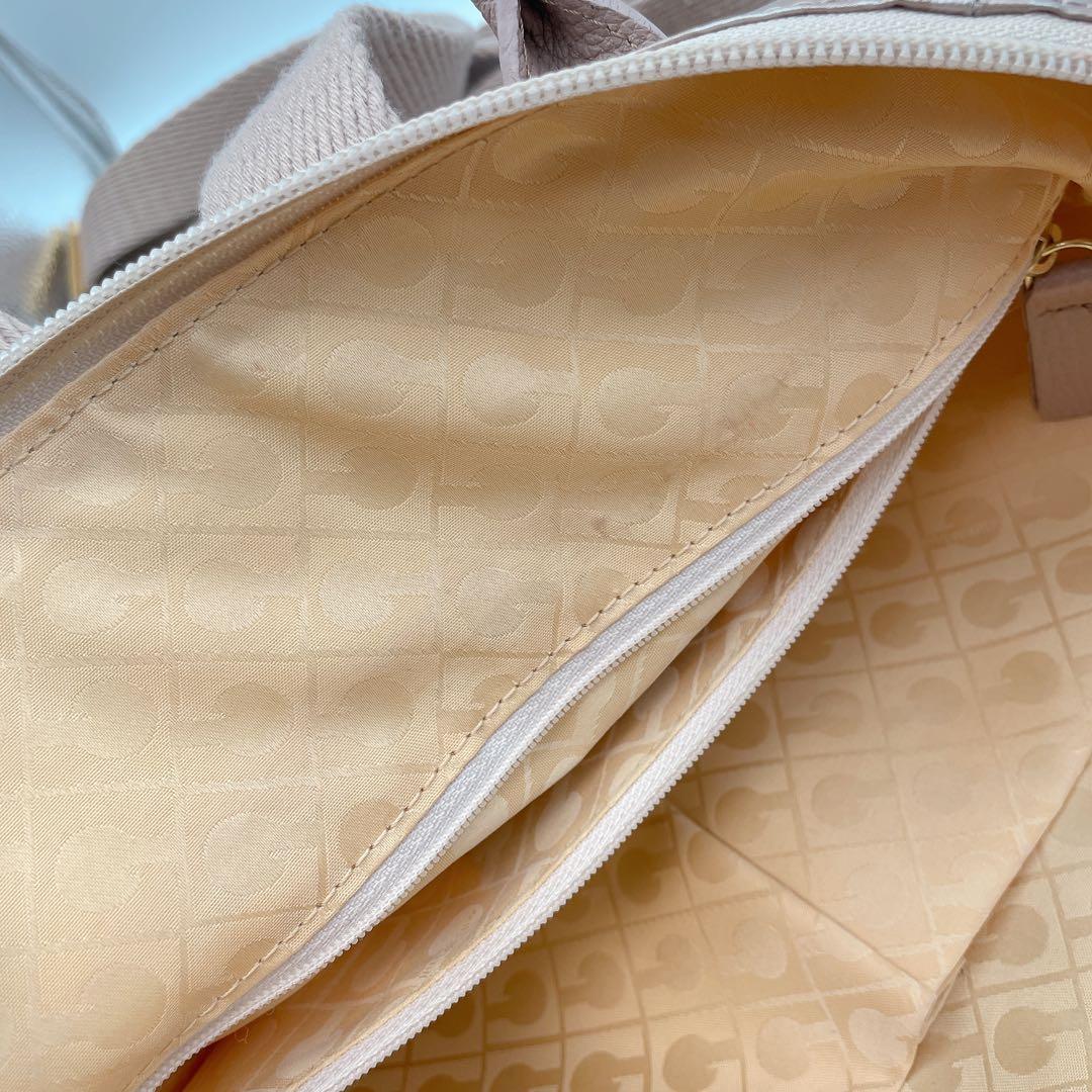美品✨GHERARDINI ベージュ ロゴ リュック