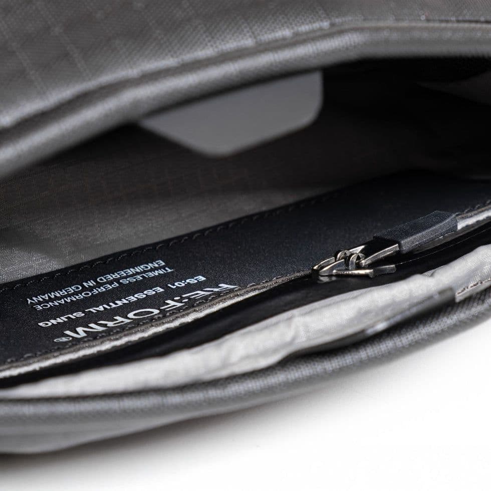 バッグ re:form ES:01 ESSENTIAL SLING
