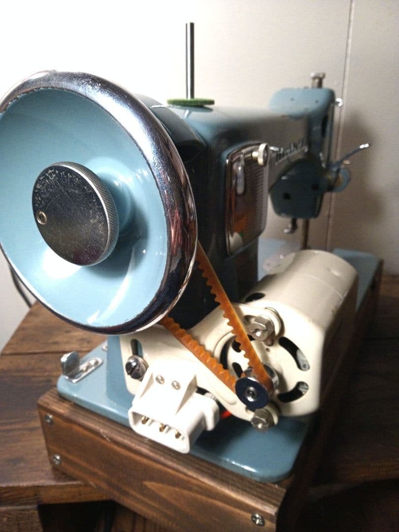 最終価格　三菱ミシン　縫うためのビンテージミシン　ミントグリーン　電動化