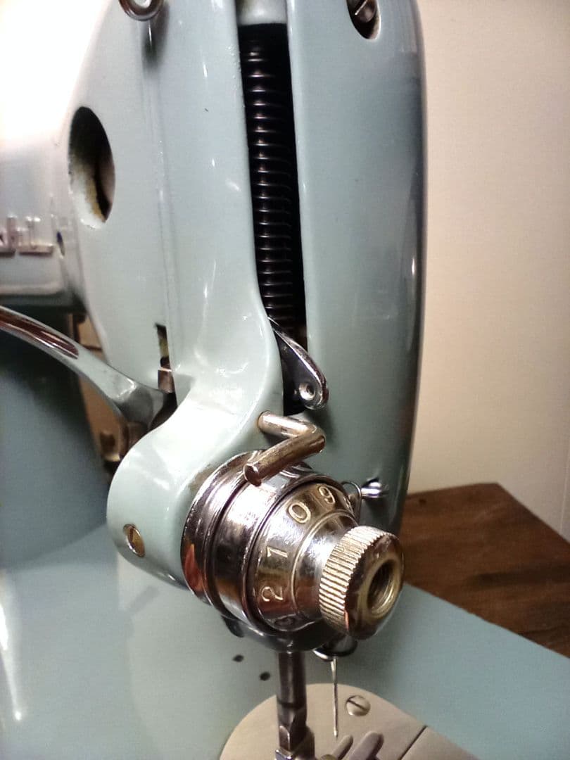 最終価格　三菱ミシン　縫うためのビンテージミシン　ミントグリーン　電動化