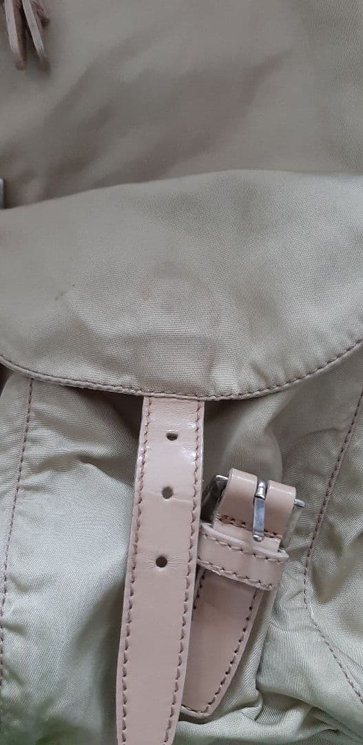 プラダ　リュック　ベージュ