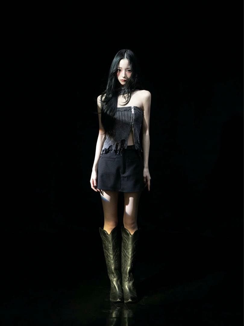 MELT THE LADYchoker bare tops