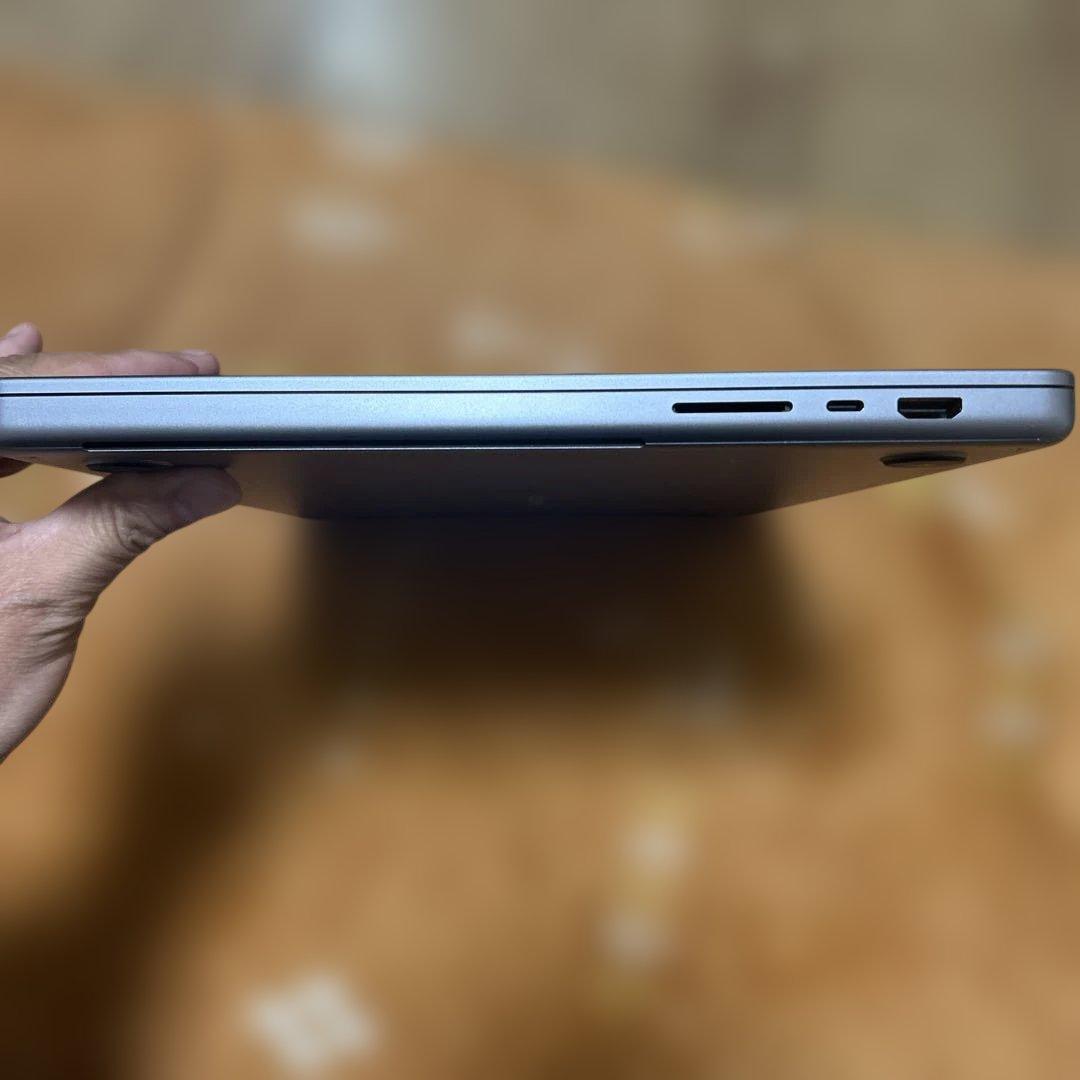 快速MacBook Pro M1 32GB 16core 500GB