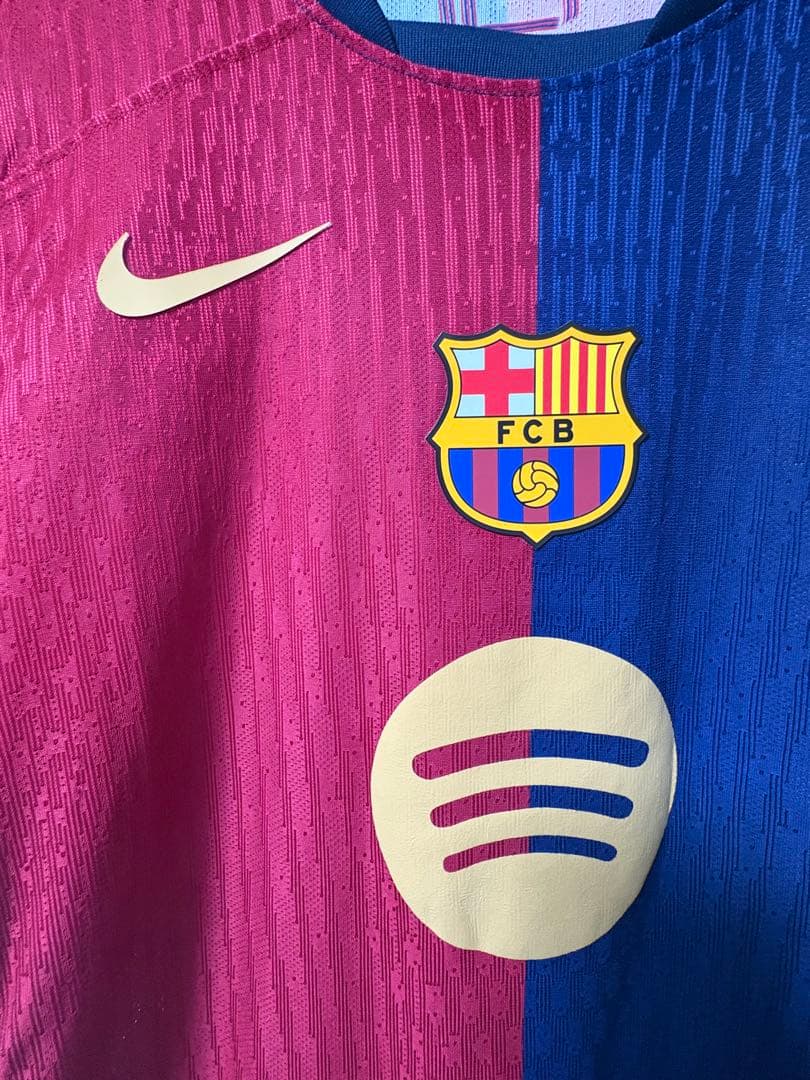 バルセロナ　ヤマル　ユニフォーム