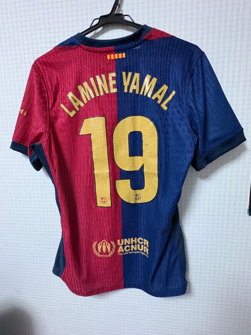 バルセロナ　ヤマル　ユニフォーム