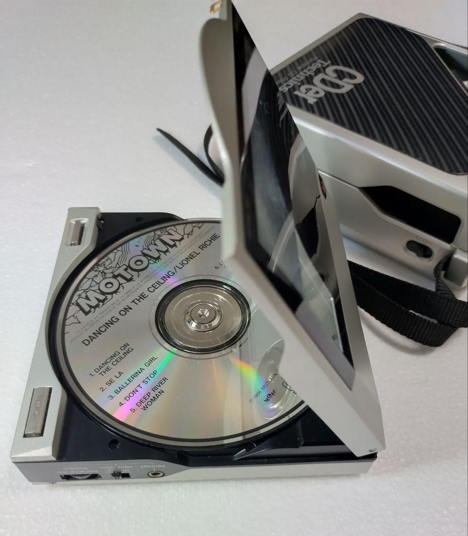 d*7様 携帯用CDプレーヤー Technics SL-XP7