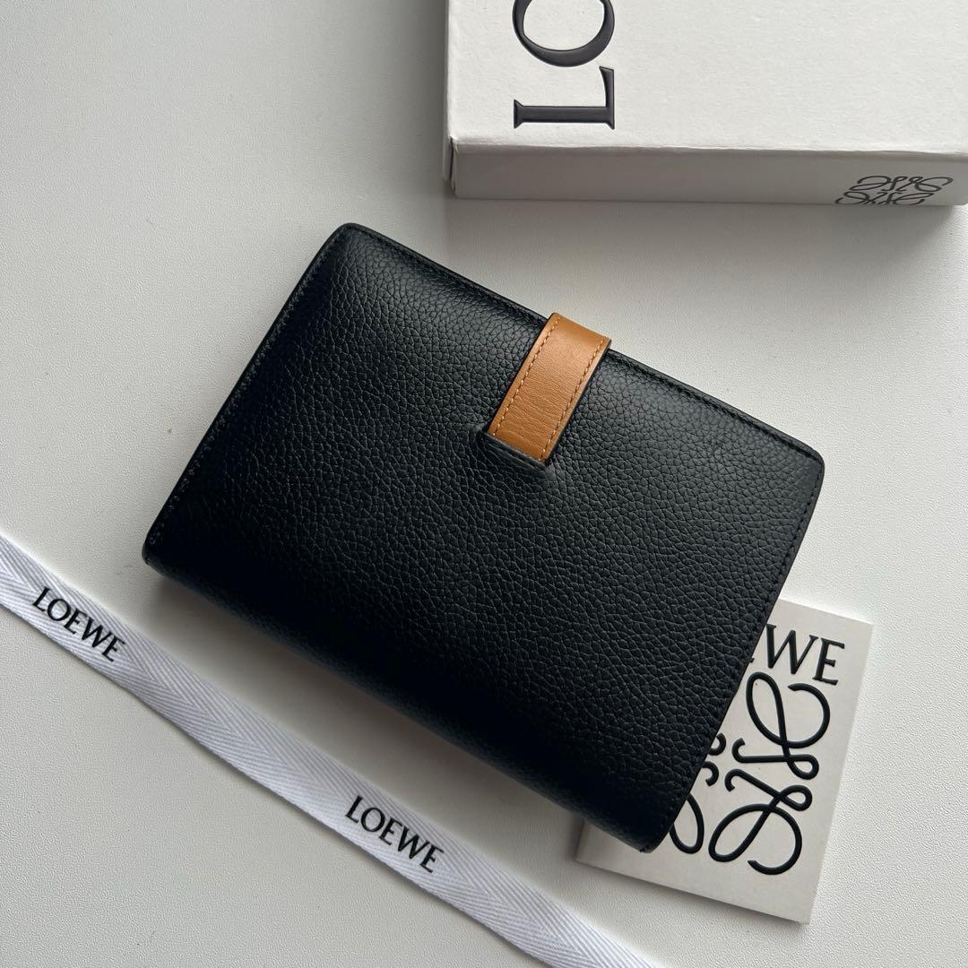24 美品 LOEWE ロエベ 2つ折り財布