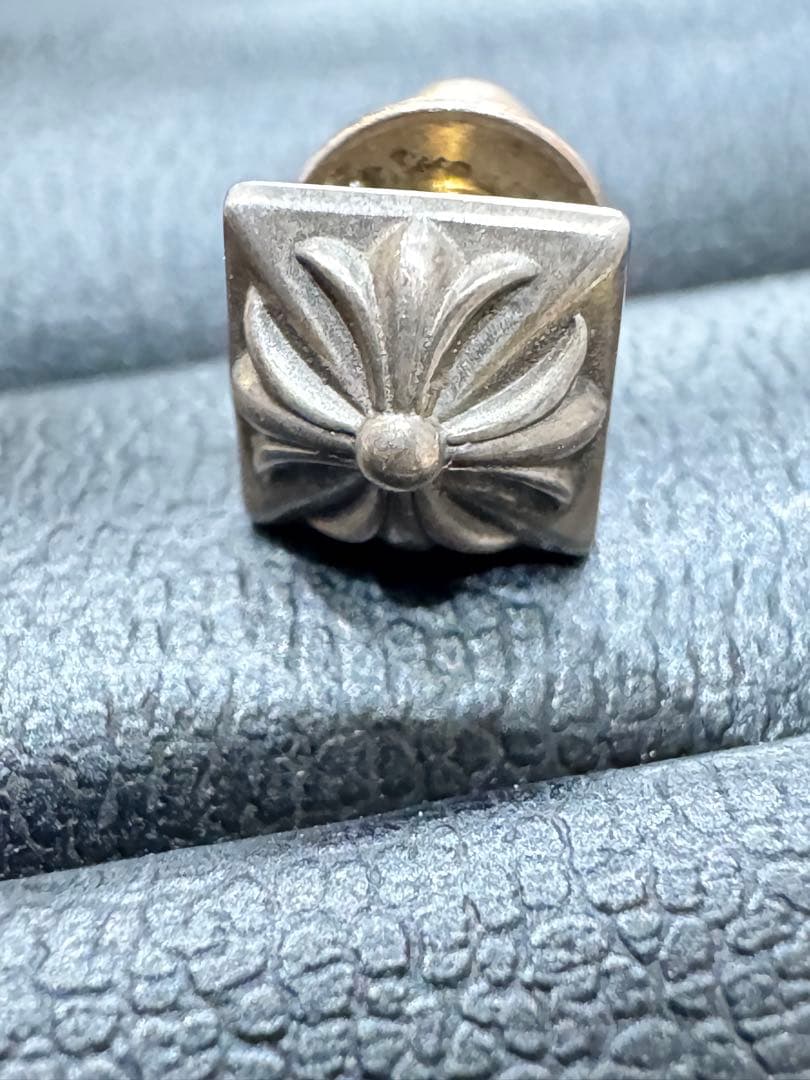 早い者勝ち！CHROME HEARTS STUD PYRAMID