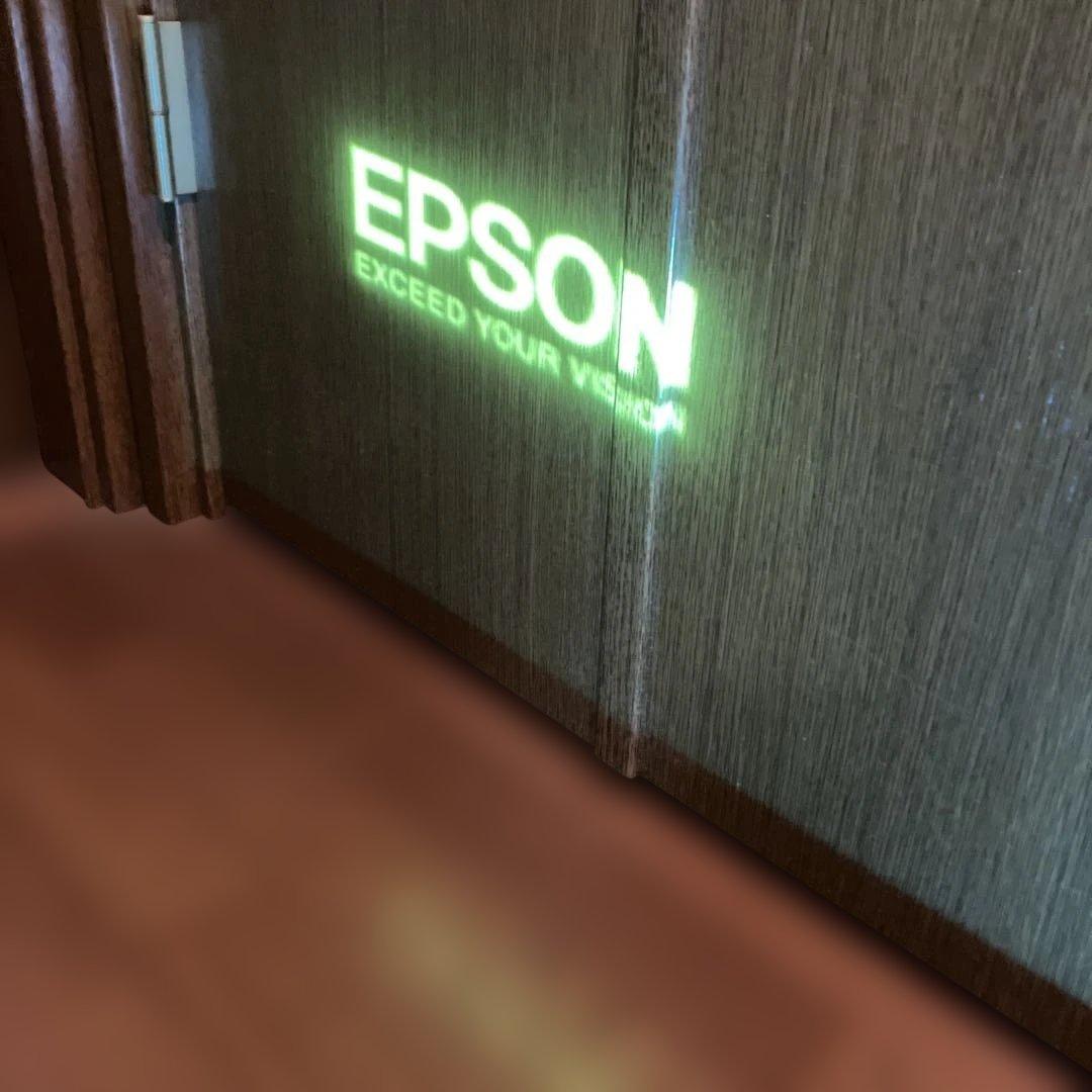 EPSON EB-S05 プロジェクター本体