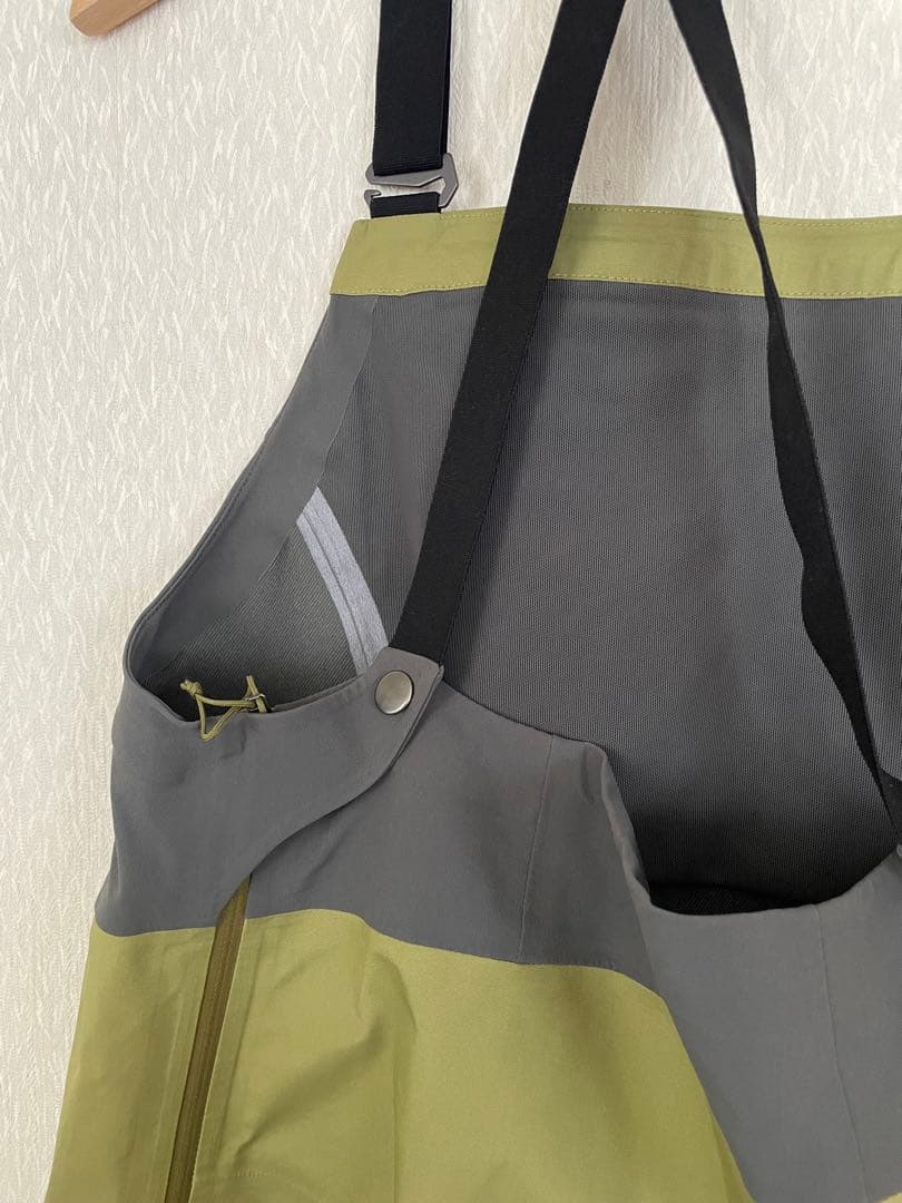 パタゴニア 女性用 Mサイズ スノーボードウェア　ビブ