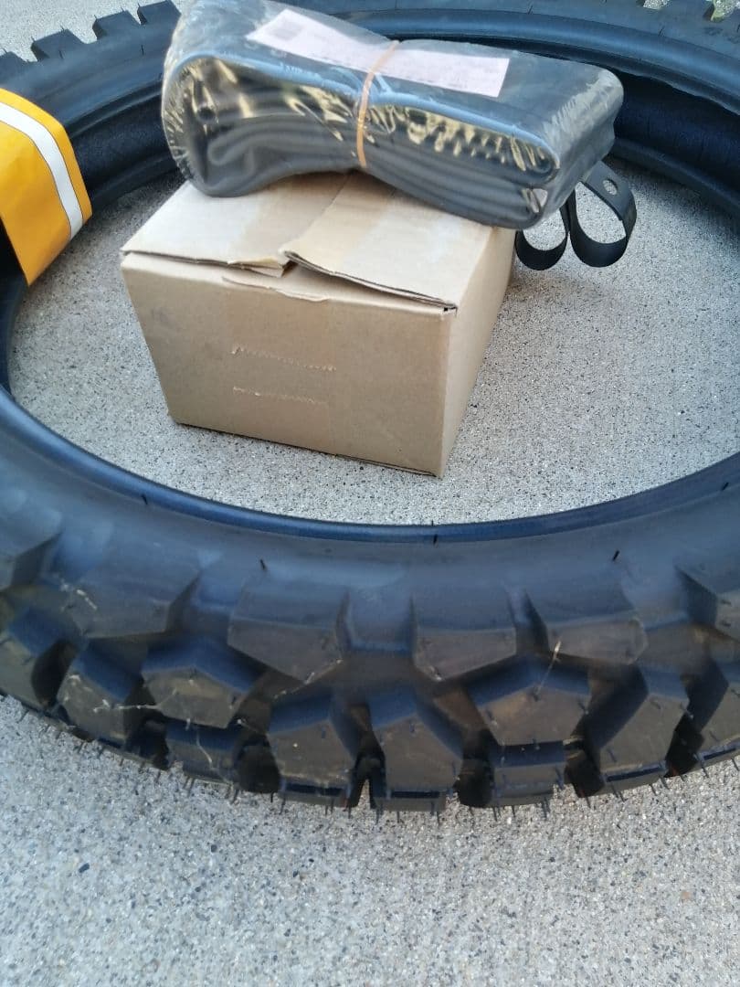 こまち　DUNLOP D605 4.10-18 チューブタイヤ　セット売り