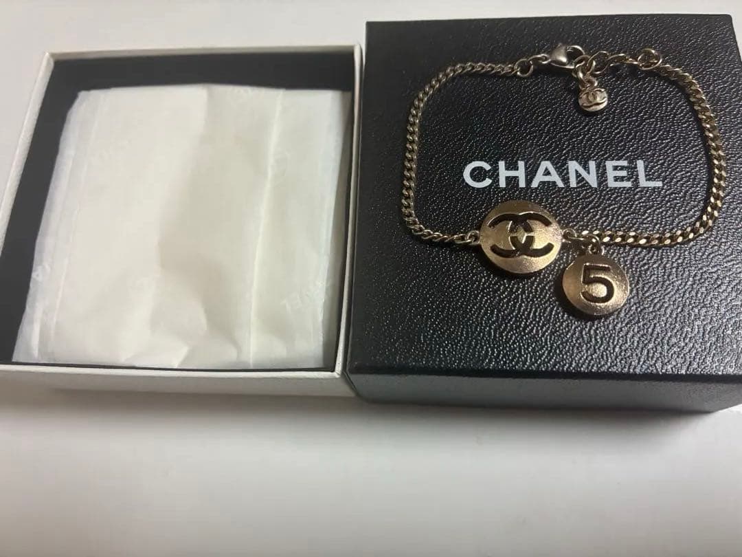 ゆ*す様 CHANEL チェーンブレスレット ロゴ5付き