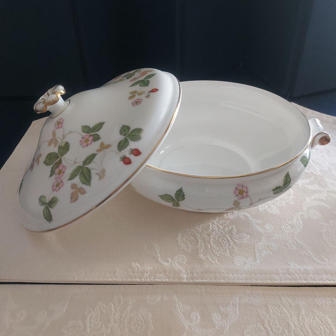 ウェッジウッドのスープポットです