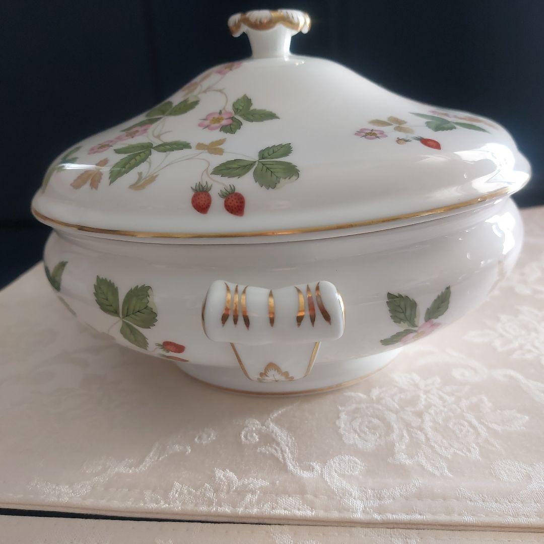 ウェッジウッドのスープポットです