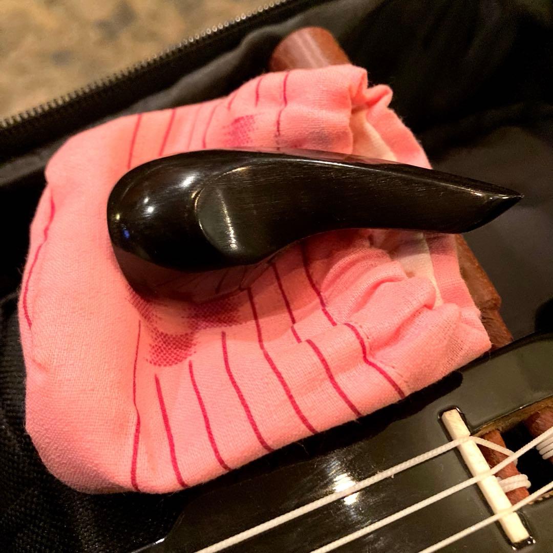 沖縄三線 本蛇皮強化張り☆ 黒塗り棹 ソフトケース付き！美品