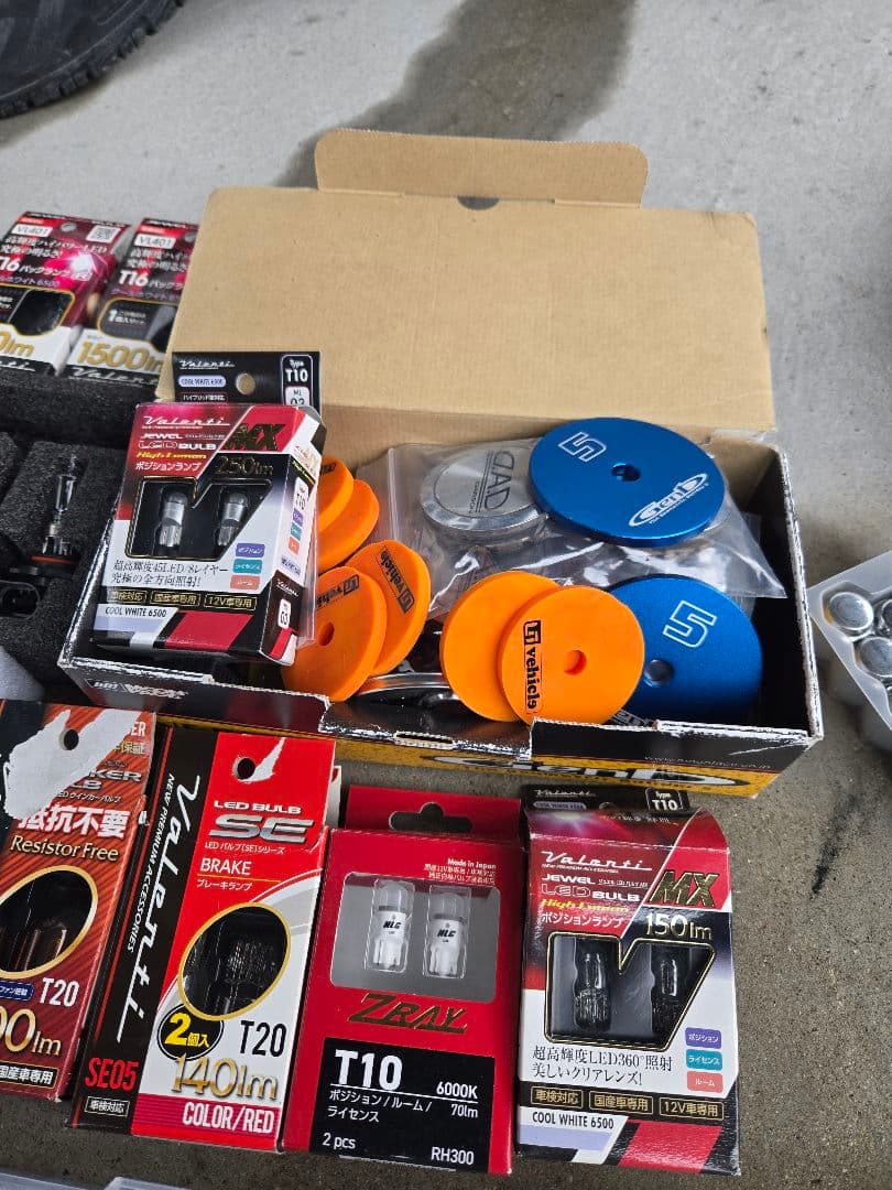 新車外し　ハイエース ワゴン　7型　200系　純正　ショック　その他