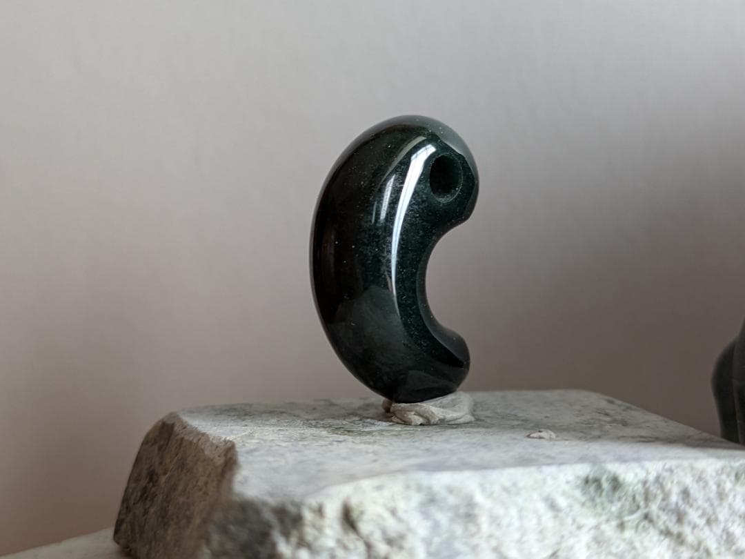 なおと　出雲石　花仙山瑪瑙　青瑪瑙　勾玉