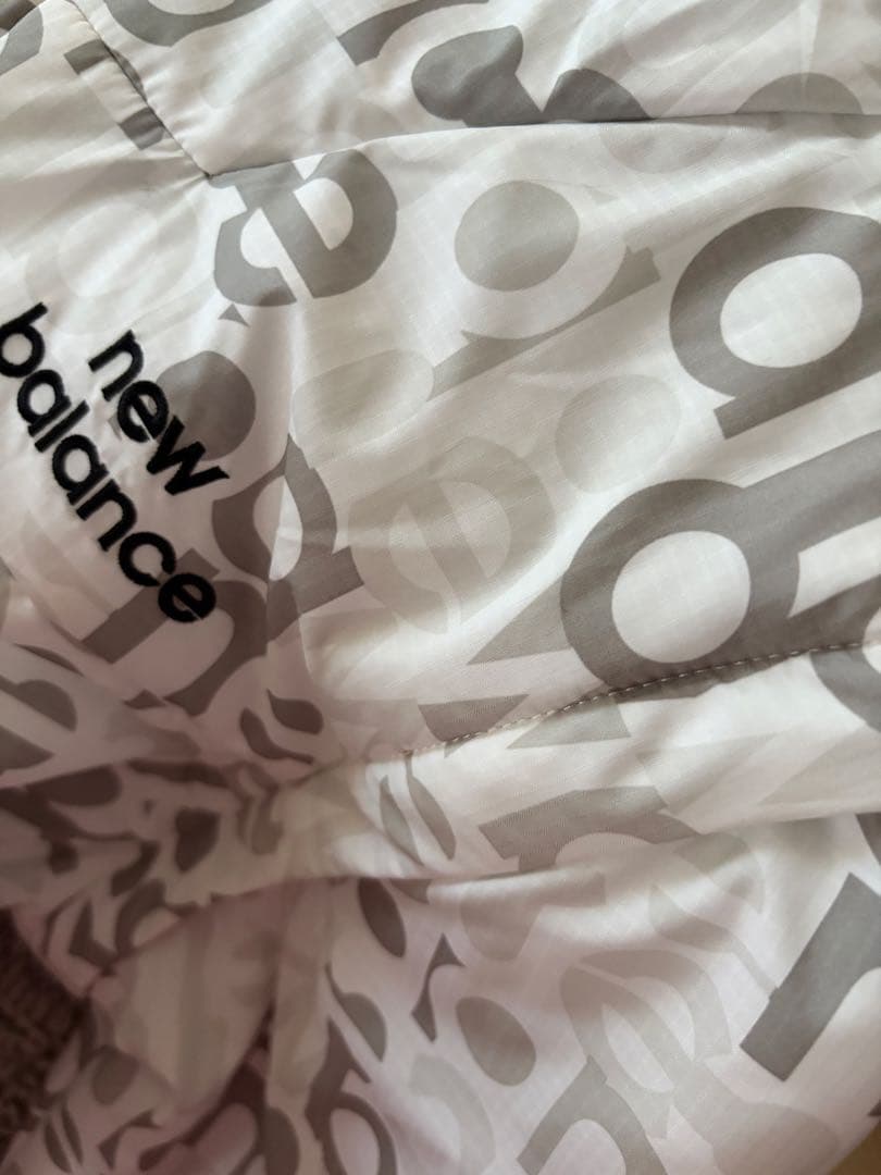 値下げ！！！ new balance ロゴプリントジャケット