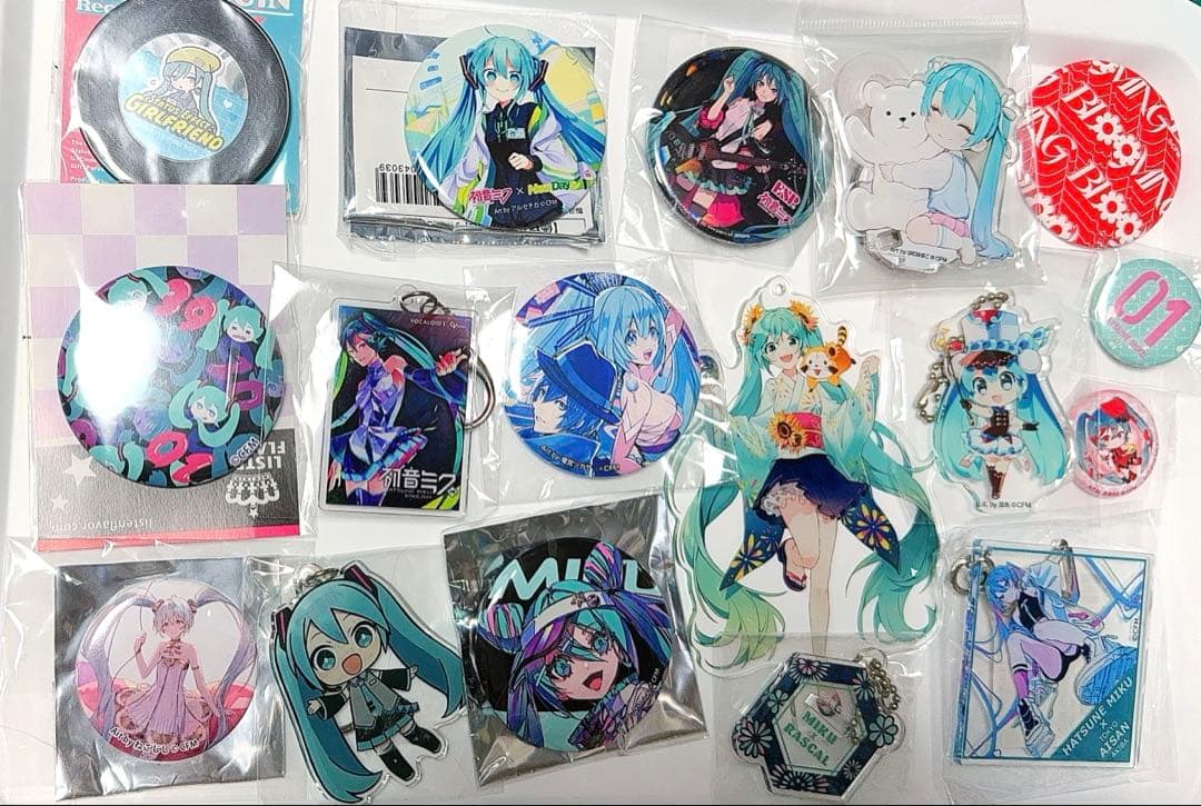 初音ミク　マジカルミライ　KAITO 缶バッジ　アクリルスタンド　ラスカル　特典