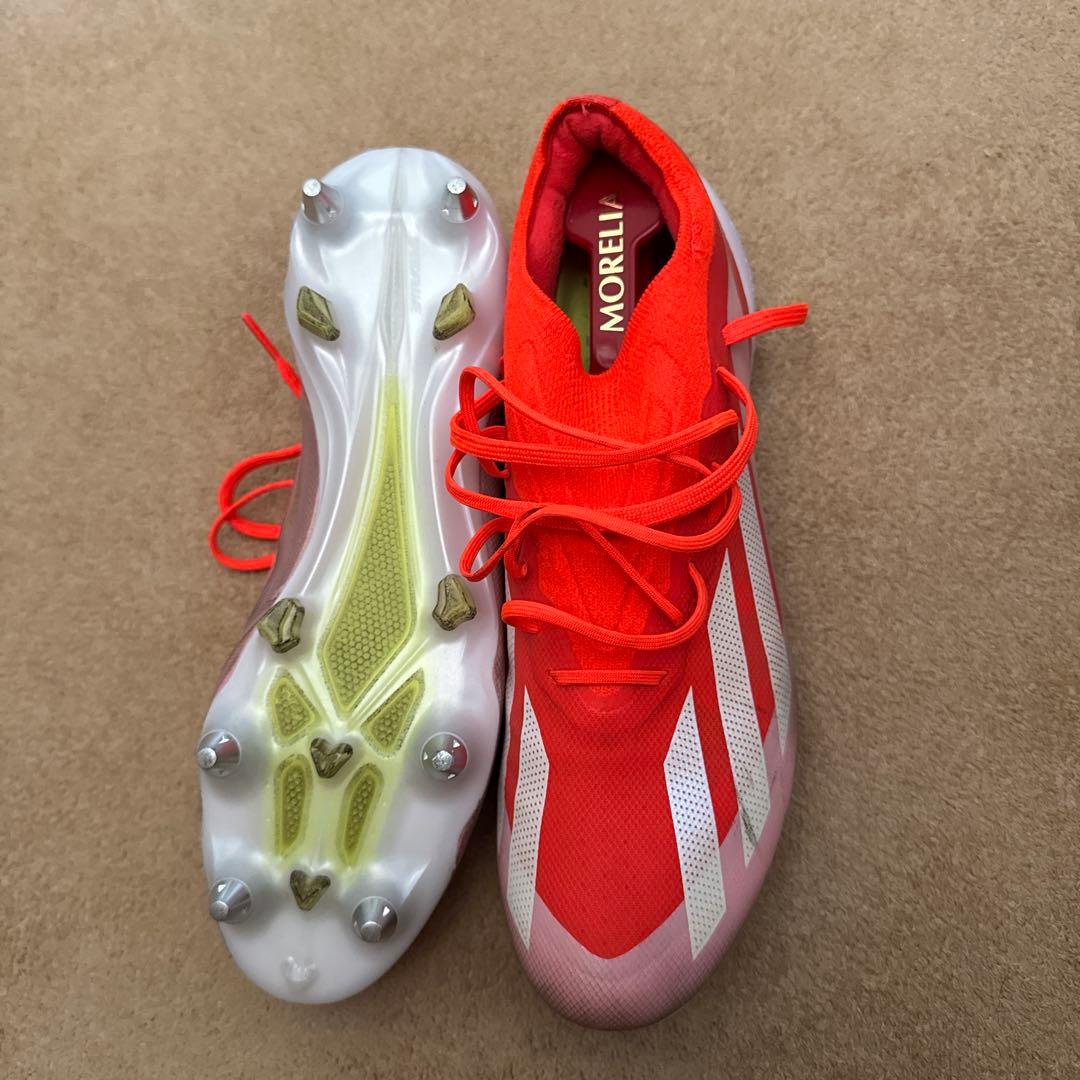 adidas オレンジ スパイクシューズ