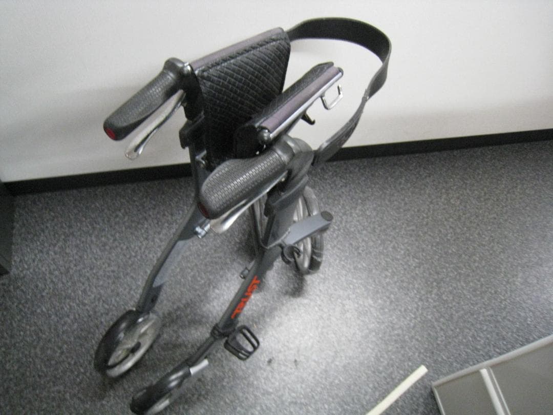 トラストケアウォーカー レッツフライ 歩行車 シルバーカー 竹虎