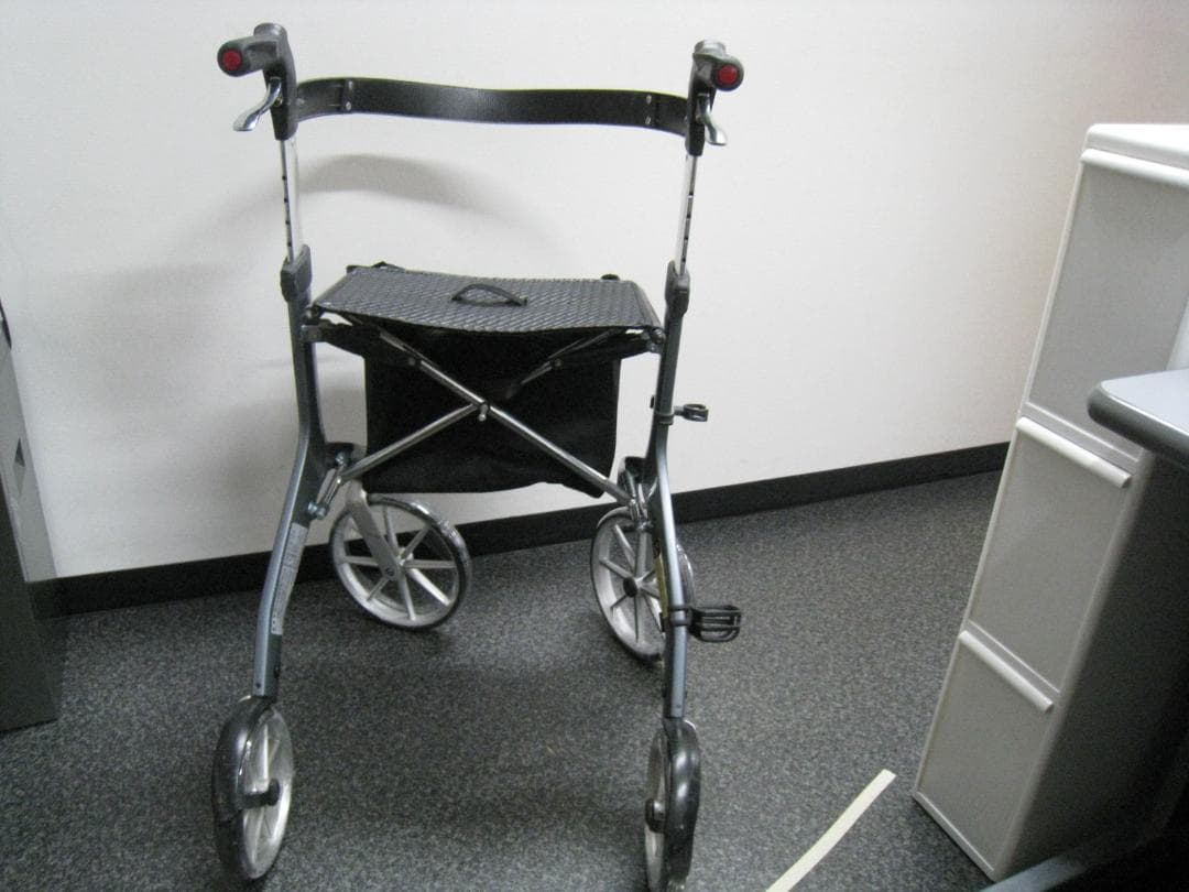 トラストケアウォーカー レッツフライ 歩行車 シルバーカー 竹虎