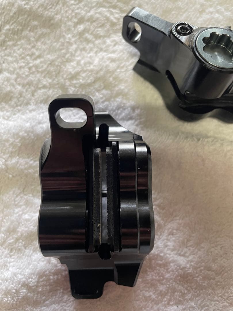 ZRACE 4ピストン ポストマウント ブレーキセット