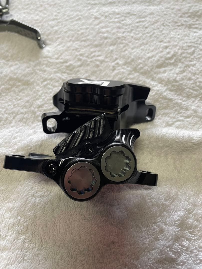 ZRACE 4ピストン ポストマウント ブレーキセット